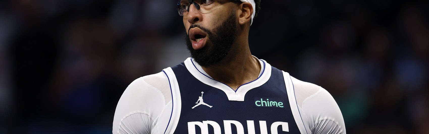 开云官网-浓眉独行侠生涯至今只打了29场 场均20.2分10.8篮板1.8盖帽